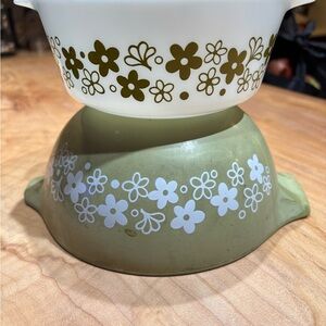 Pyrex Spring Blossom Mixing Bowl 442 and I Spring blossom Casserole Dish 472B